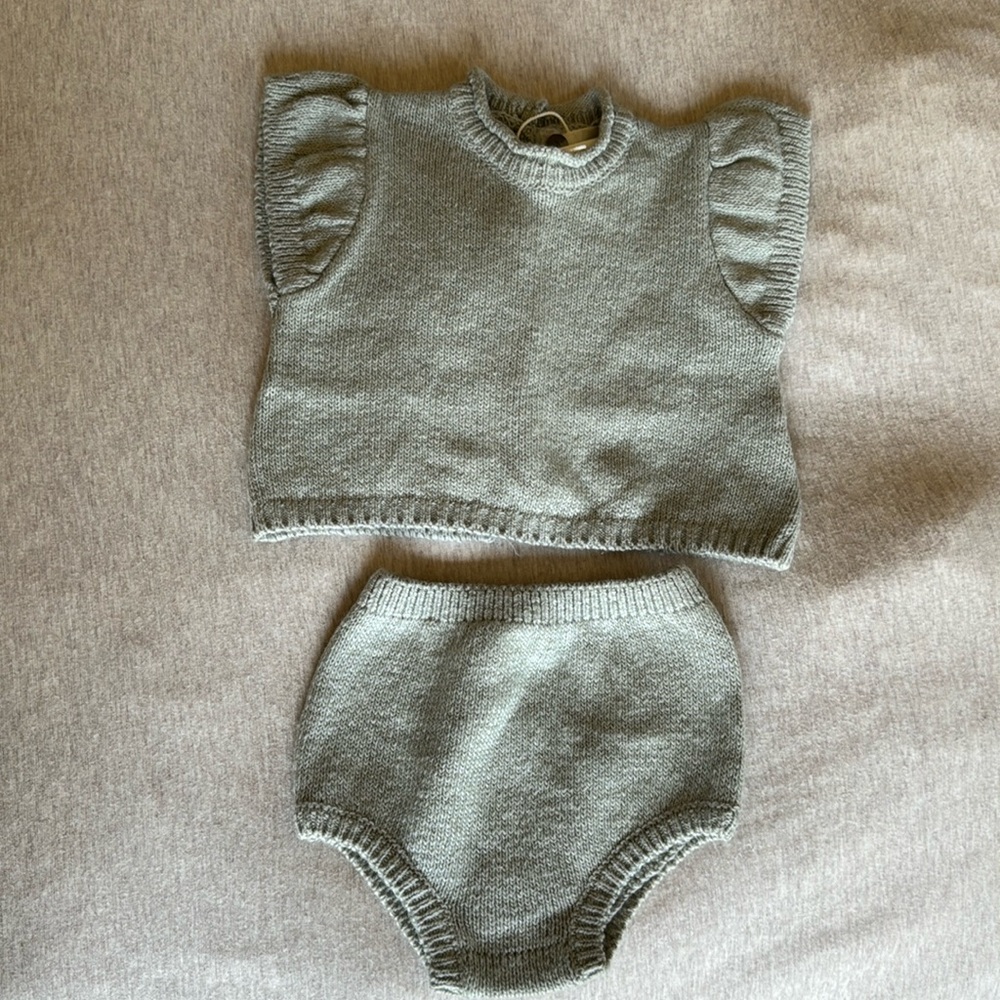 NWT Quincy Mae size 0-3 Two piece set